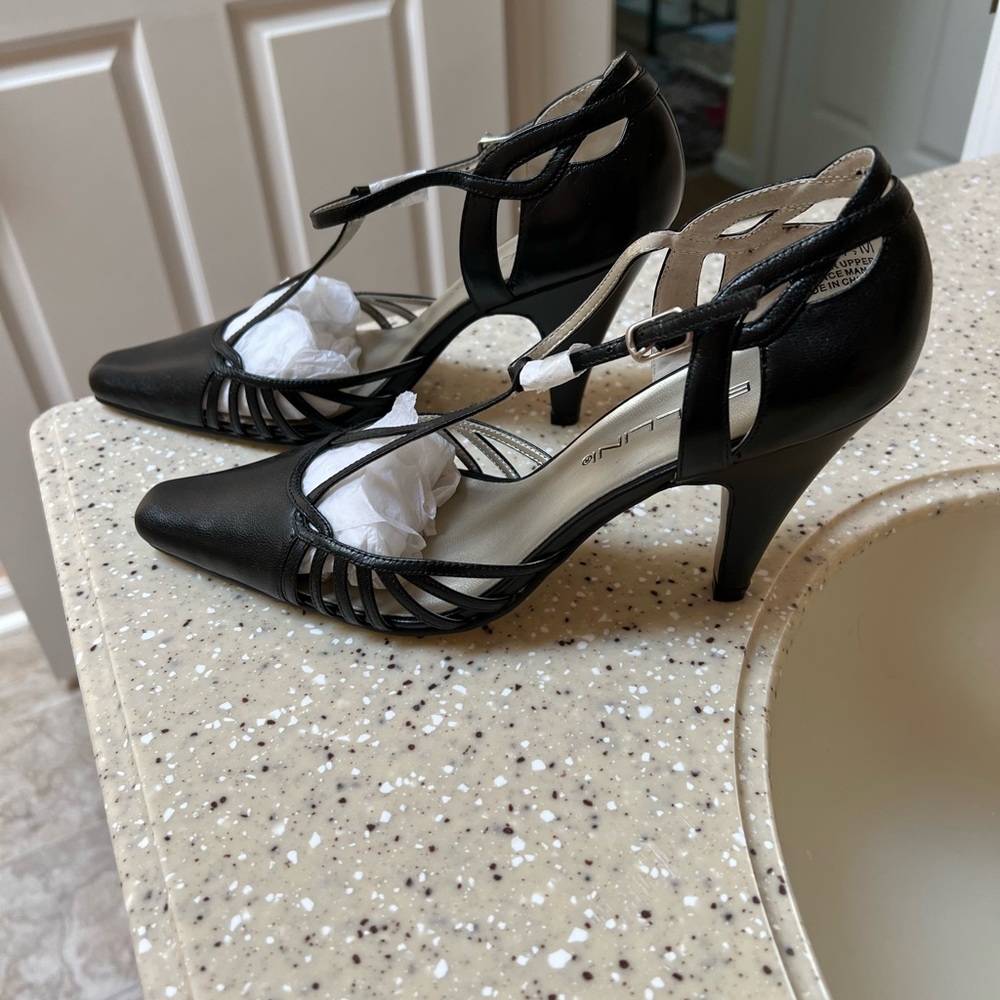 Ladies black shoes